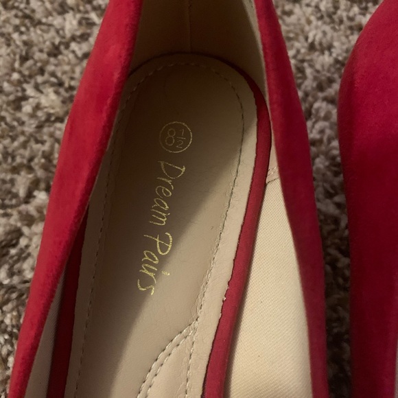 Red low heels - Picture 3 of 4